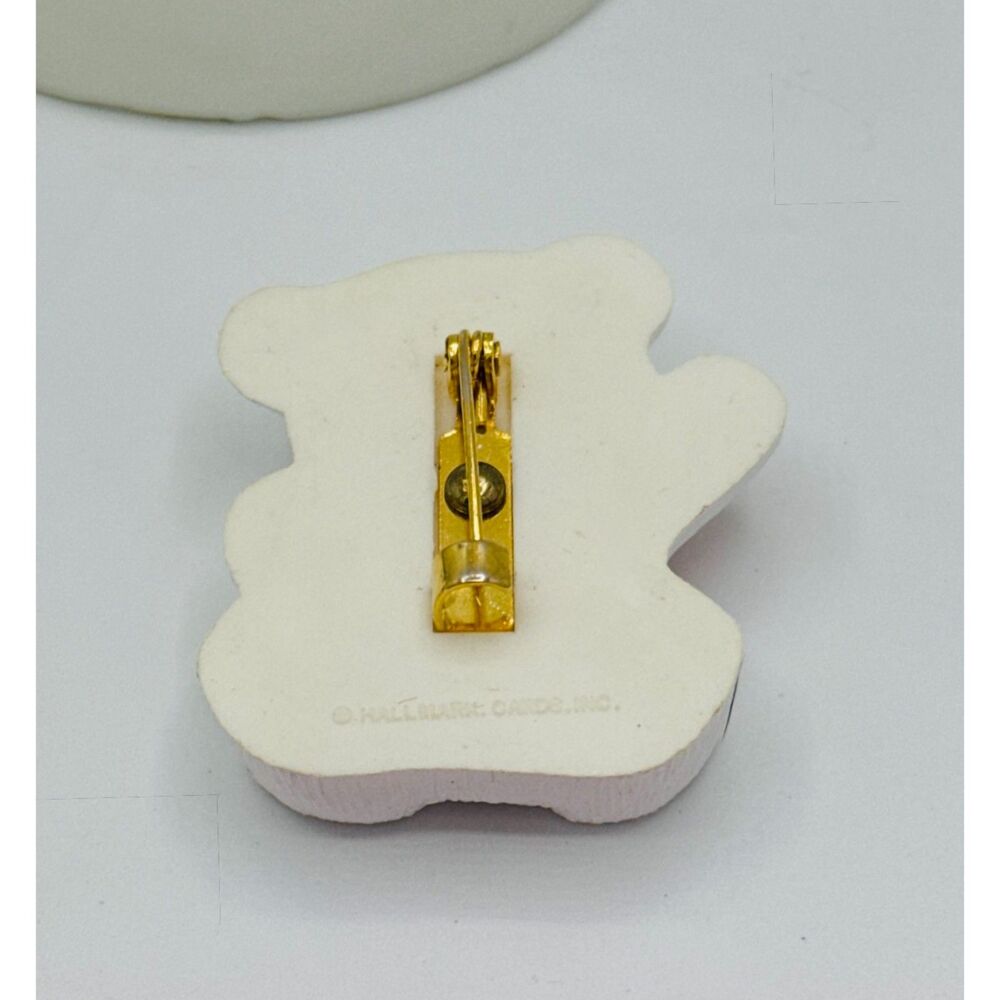 Valentines Lapel Pin Brooch Hallmark White Teddy Bear Pink Heart Paw VTG 1986 - Picture 2 of 3